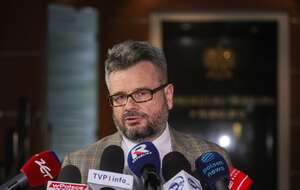  Rzecznik prasowy Prokuratury Okręgowej w Warszawie prokurator Piotr Skiba podczas briefingu w siedzibie prokuratury w Warszawie / autor: PAP/Leszek Szymański