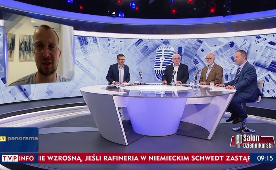 Redaktor Jacek Karnowski z gośćmi "Salonu Dziennikarskiego" / autor: screen TVP Info