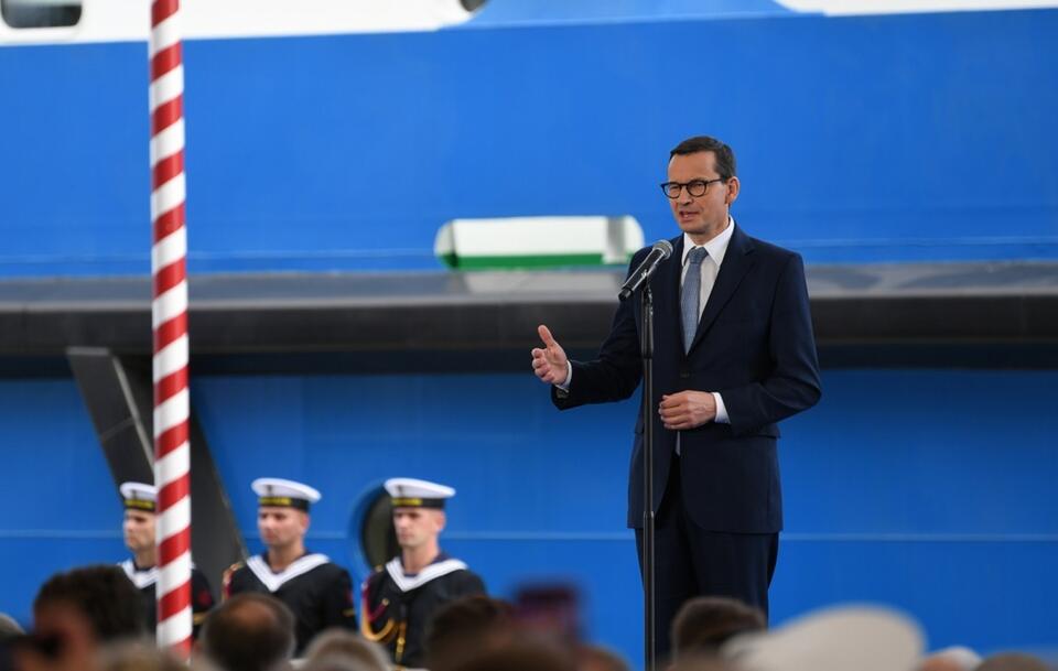 Premier Mateusz Morawiecki podczas uroczystości otwarcia kanału żeglugowego przez Mierzeję Wiślaną / autor: PAP/Adam Warżawa