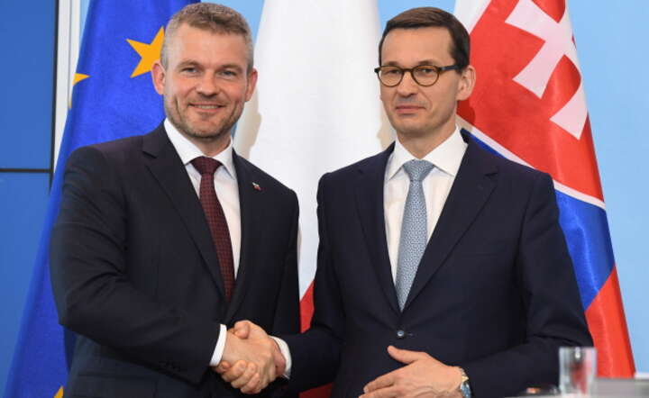 Premier RP Mateusz Morawiecki (P) oraz szef słowackiego rządu Peter Pellegrini (L) / autor: PAP/Radek Pietruszka