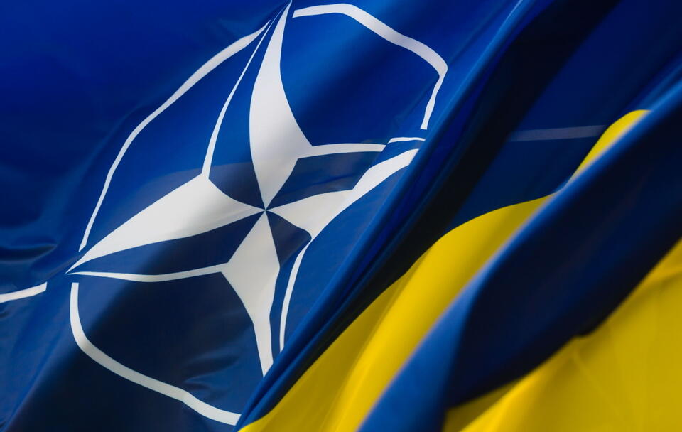 Flagi NATO i Ukrainy / autor: wikimedia.commons: President.gov.ua/10 July 2017/https://creativecommons.org/licenses/by/4.0/