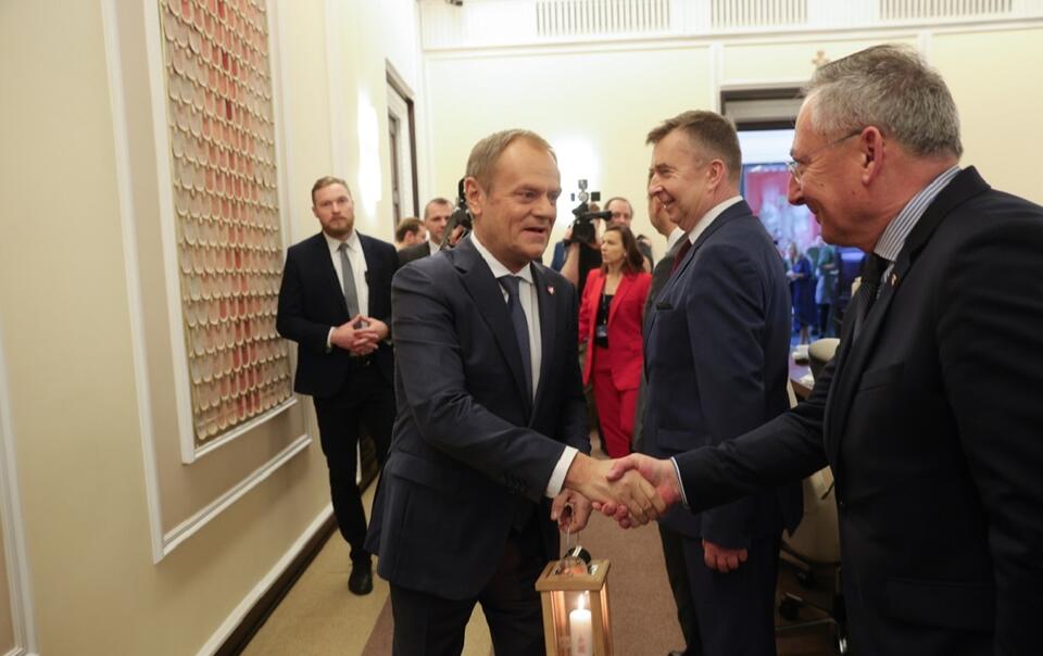 Premier Donald Tusk i minister Bartłomiej Sienkiewicz / autor: PAP/Rafał Guz