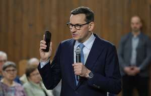 Wiceprezes Prawa i Sprawiedliwości Mateusz Morawiecki podczas spotkania z mieszkańcami w Wyszkowie. / autor: PAP/Paweł Supernak