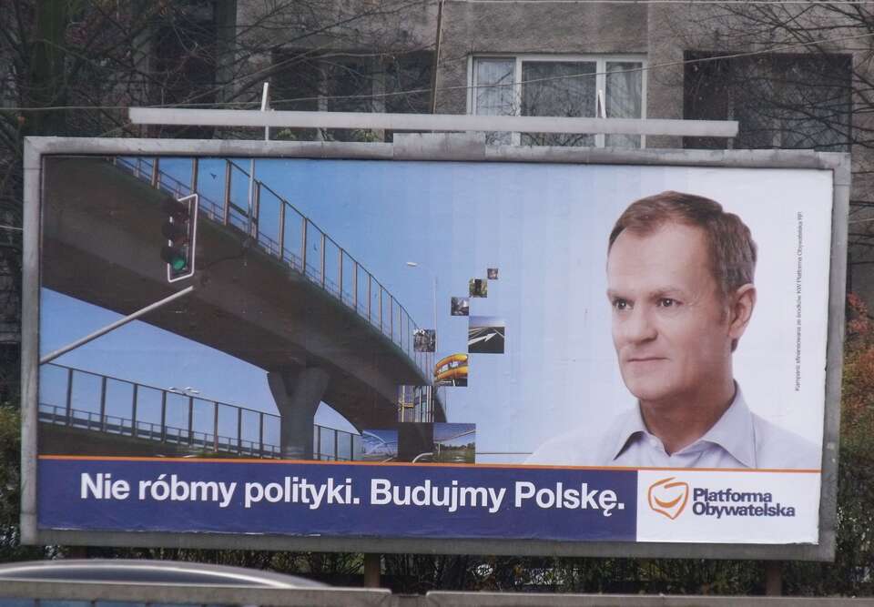 Donald Tusk, plakat z wyborów samorządowych pt. "Nie róbmy polityki",  2010 rok / autor: wPolityce.pl