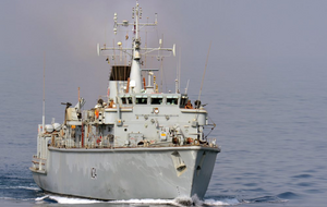 Okręt na wodach cieśniny Ormuz / autor: https://www.flickr.com/photos/48399297@N04/8315145316/ Creative Commons Attribution-Share Alike 2.0 Generic