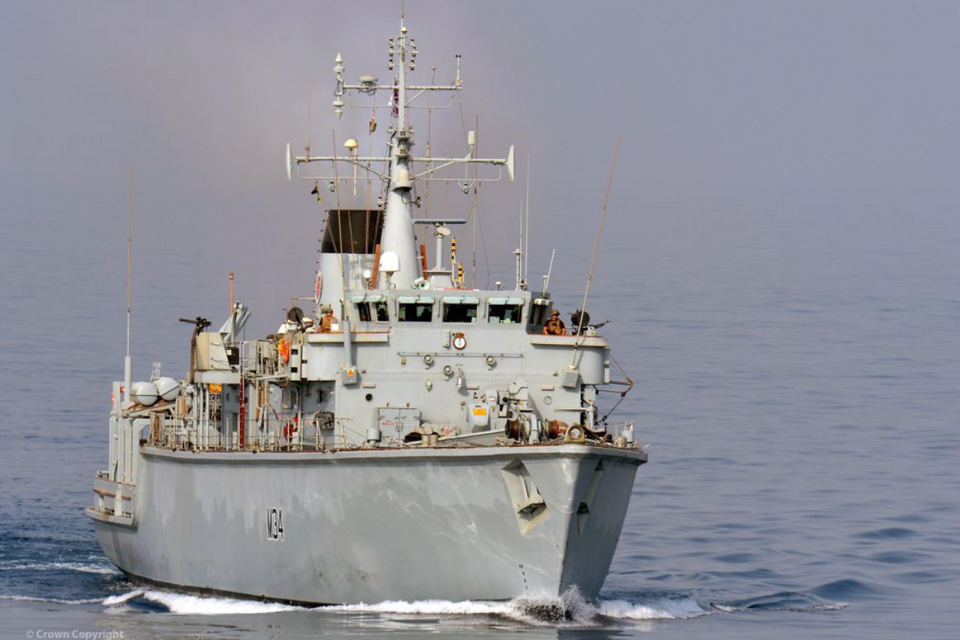 Okręt na wodach cieśniny Ormuz / autor: https://www.flickr.com/photos/48399297@N04/8315145316/ Creative Commons Attribution-Share Alike 2.0 Generic