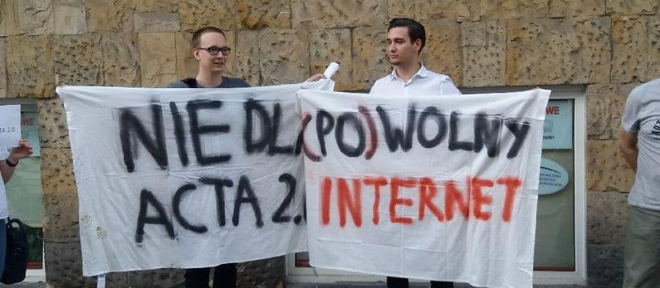 Protest przeciwko ACTA 2 przed siedzibą PO / autor: wPolityce.pl