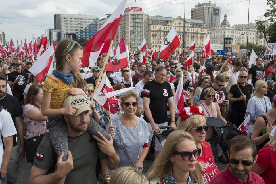 Zdjęcie ilustracyjne - Marsz Powstania Warszawskiego. / autor: Fratria