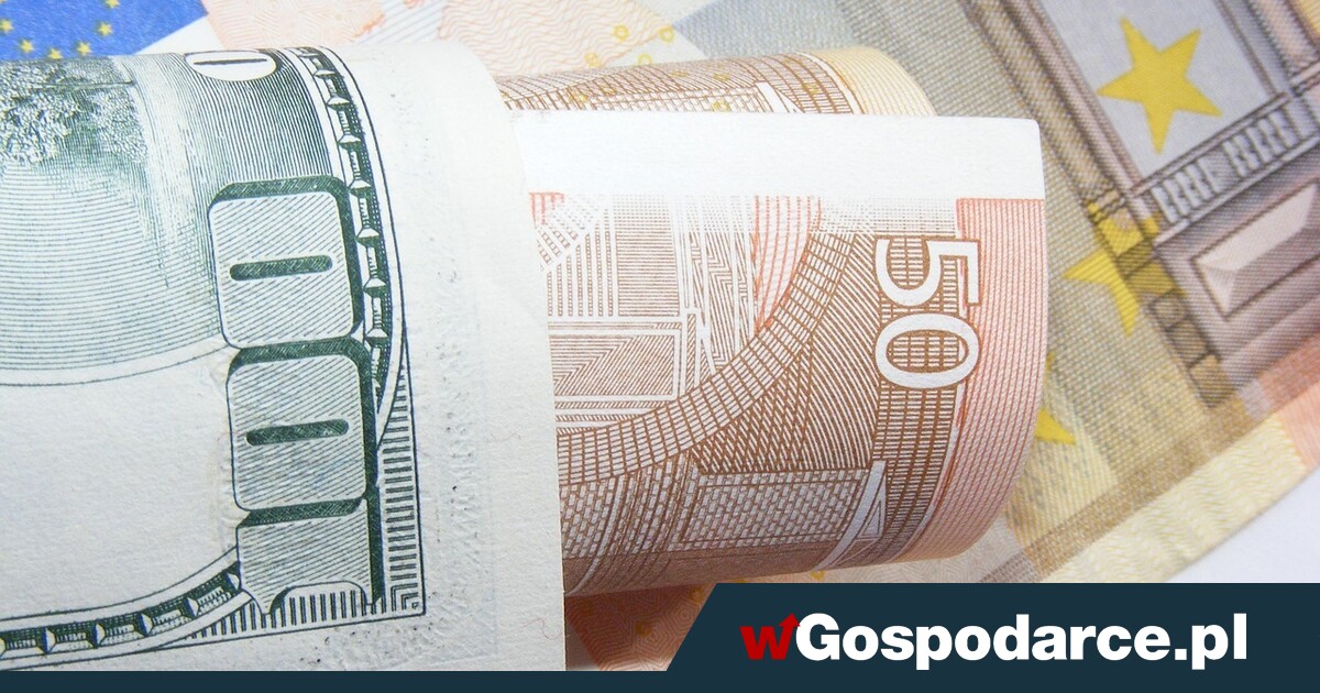 Dolar zyskuje mimo chaosu związanego z cłami Trumpa