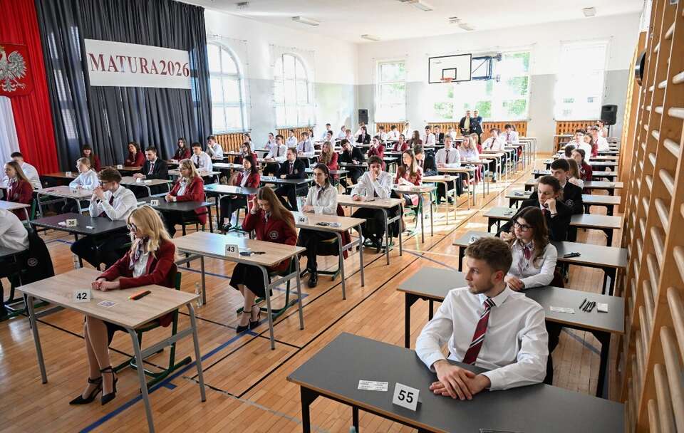 Pisemny egzamin z języka polskiego na poziomie podstawowym w XIII Liceum Ogólnokształcącym w Szczecinie / autor: PAP/Marcin Bielecki