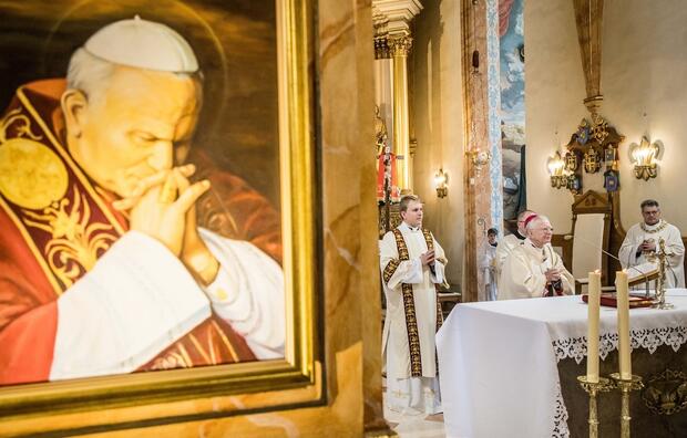 Uroczysta Msza św. w 102. rocznicę urodzin św. Jana Pawła II / autor: PAP/Art Service 2