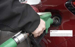 Na zdjęciu osoba tankuje samochód oraz wpis Marcina Przydacza (screen z X) / autor: Fratria/X-Marcin Przydacz (screen)