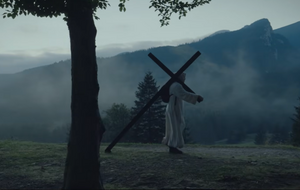 Kadr z filmu "Posłani" w reż. D. Walusiaka