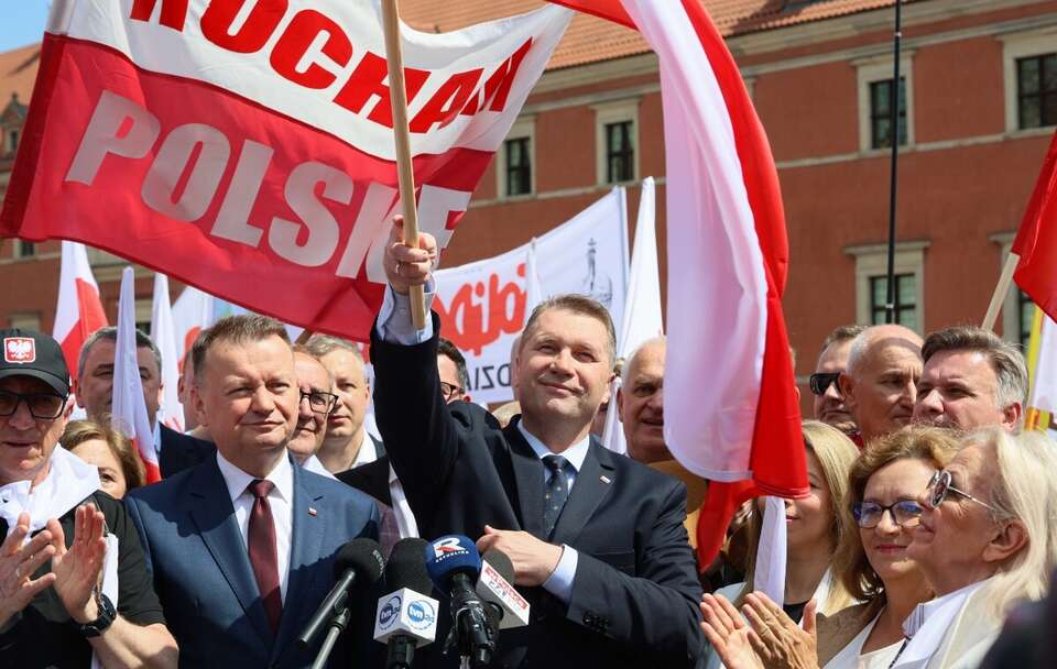 Mariusz Błaszczak i Przemysław Czarnek / autor: PAP/Szymon Pulcyn