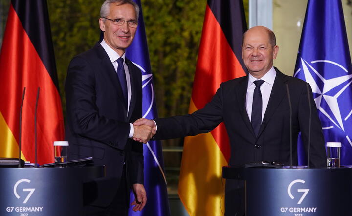 sekretarz generalny NATO Jens Stoltenberg i kanclerz Niemiec Olaf Scholz / autor: fotoserwis PAP