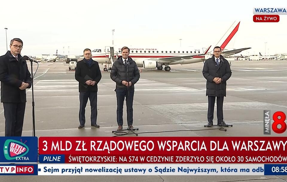 Premier Morawiecki i politycy PiS przed wylotem do Berlina / autor: wPolityce.pl/TVP Info (screenshot)