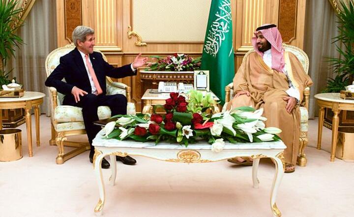 Sekretarz stanu USA John Kerry z wizytą u księcia Muhammada bin Salmana as Sauda, Public Domain, https://commons.wikimedia.org/w/index.php?curid=40082623