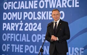 Andrzej Duda podczas ceremonii otwarcia Domu Polskiego w Paryżu / autor: PAP/Adam Warżawa