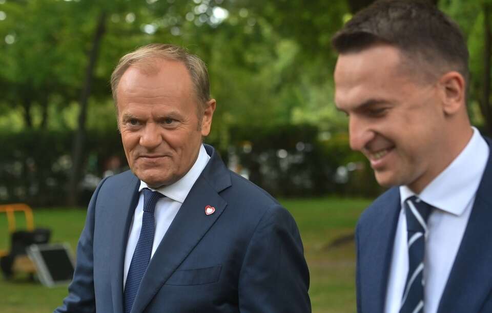 Donald Tusk i Adam Szłapka / autor: PAP/Piotr Nowak
