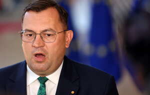 Stefan Krajewski przemawia do prasy przed posiedzeniem Rady ds. Rolnictwa i Rybołówstwa w Brukseli / autor: PAP/EPA
