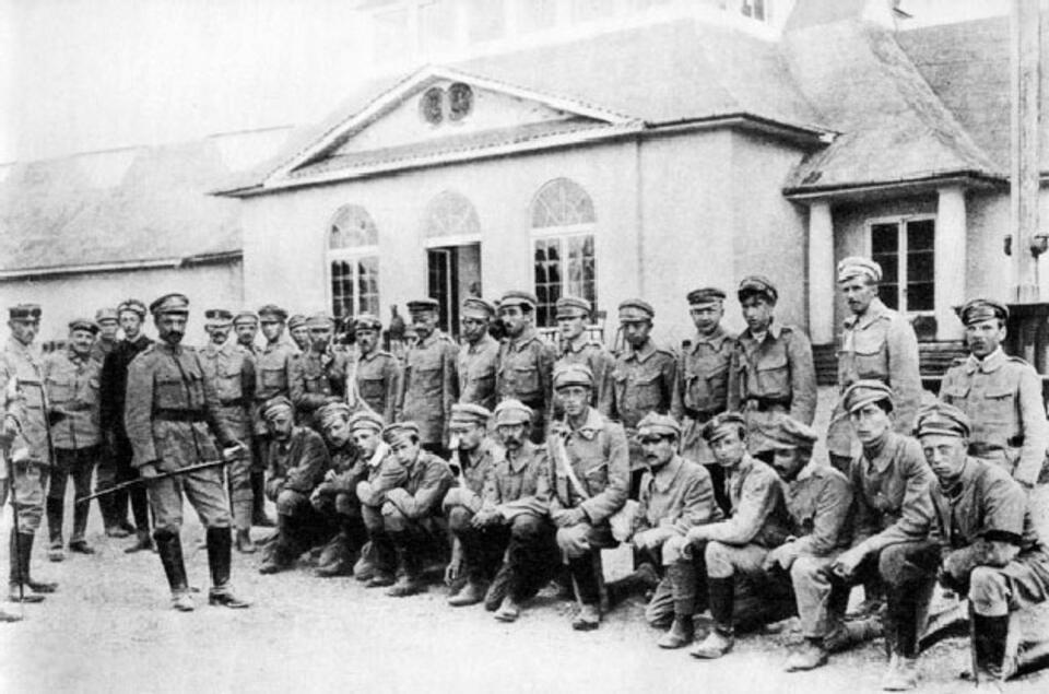 Strzelcy w Oleandrach, Kraków, sierpień 1914, za: www.zwoje-scrolls.com 