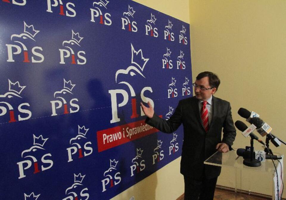 Eurodeputowany Zbigniew Ziobro podczas konferencji prasowej w Krakowie. Fot.  PAP/Jacek Bednarczyk