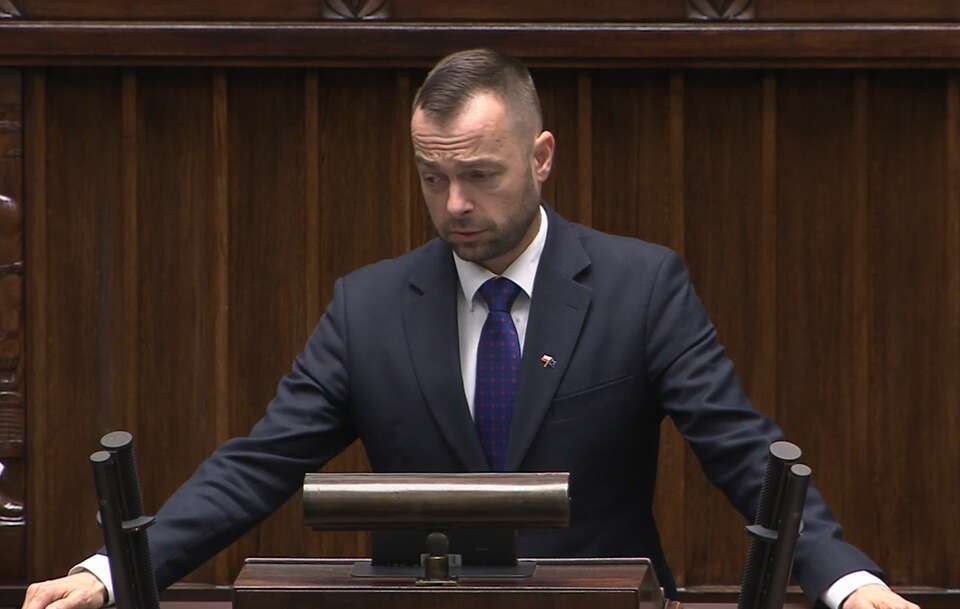 Romowicz twardo zapowiada głosowanie za odwołaniem Hennig-Kloski