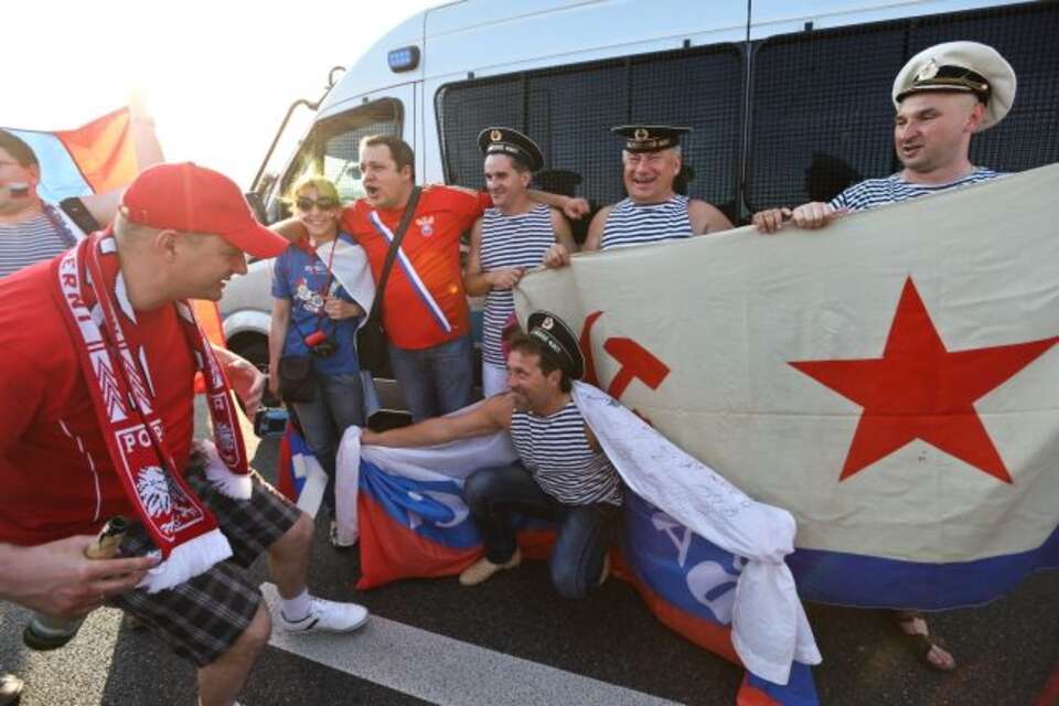 Przykład promowania sowieckich symboli w czasie EURO 2012. Fot. PAP/EPA