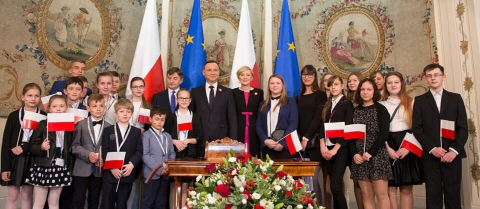 Podpisanie pierwszej inicjatywy legislacyjna Prezydenta RP z zakresu oświaty polonijnej / autor: fot. Andrzej Hrechorowicz/KPRP