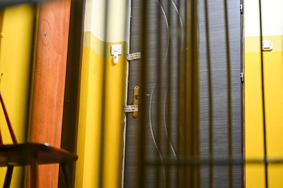  Drzwi mieszkania w Ustce, w którym doszło do zabójstwa / autor: PAP/Piotr Kowala