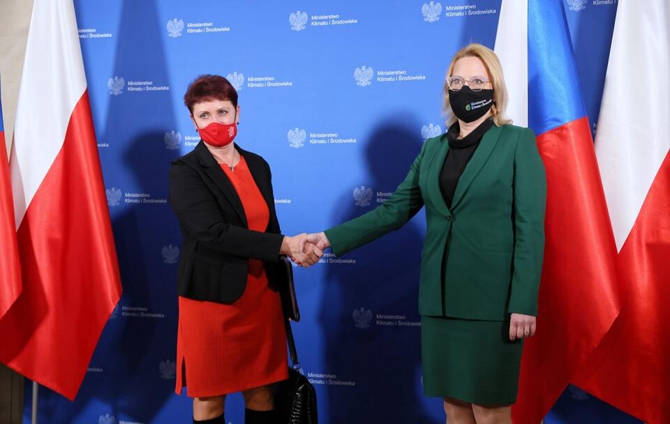 Minister środowiska Czech Anna Hubaczkova oraz minister klimatu Anna Moskwa / autor: PAP/Leszek Szymański