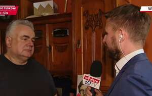 Redaktor naczelny Telewizji Republika Tomasz Sakiewicz w rozmowie z Telewizją wPolsce24 poinformował, że w jego domu w Warszawie pojawiła się policja, która założyła kajdanki jego asystentce i dokonała przeszukania. / autor: wPolsce24