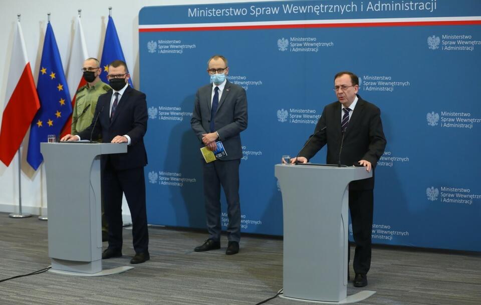 Szef MSWiA: "Ukraińskim braciom okażemy solidarność" / autor: PAP/Rafał Guz