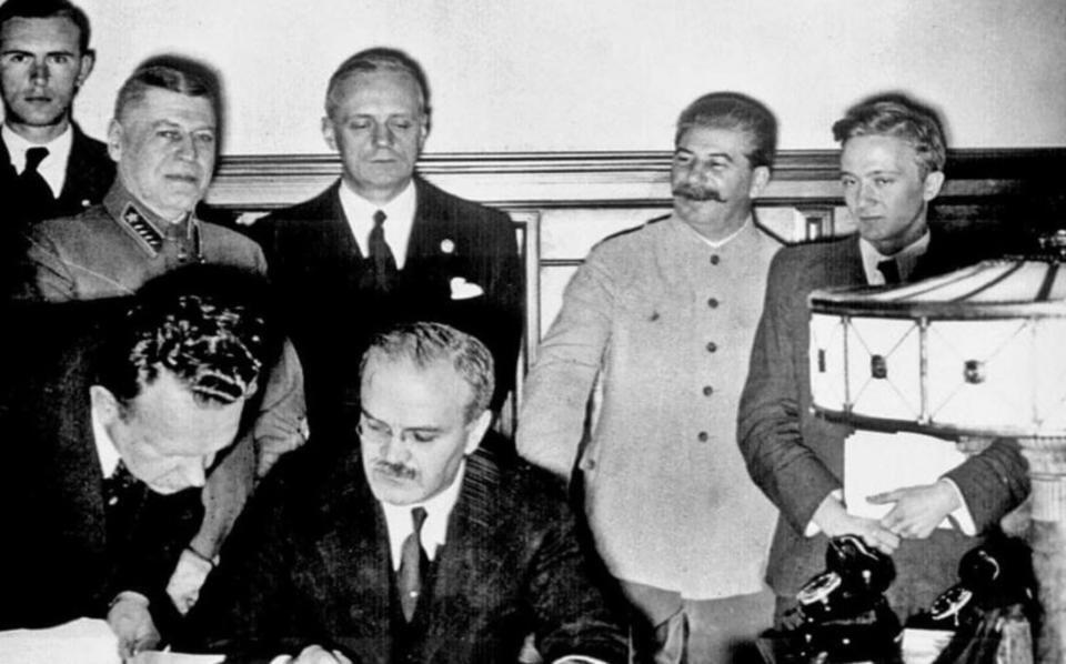 podpisanie paktu Ribbentrop - Mołotow / autor: wikimedia commons / wpolityce
