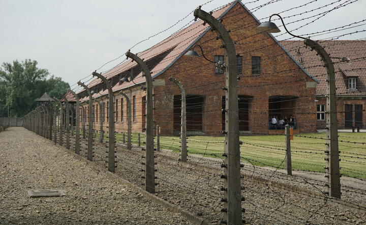 Obóz zagłady w Oświęcimu i Brzezince Auschwitz Birkenau / autor: Fratria