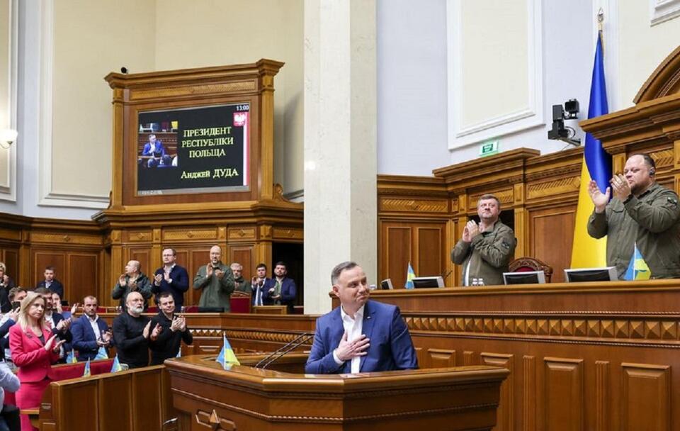 Prezydent Andrzej Duda przemawia w Radzie Najwyższej Ukrainy / autor: Jakub Szymczuk/KPRP