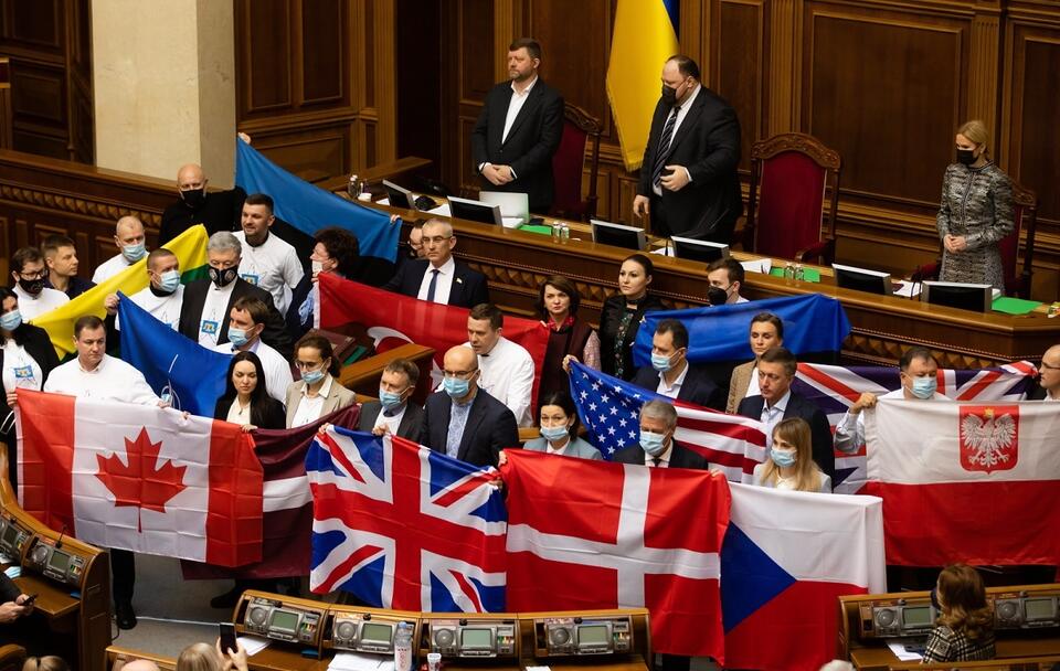 Ukraińscy posłowie wyrazili wdzięczność sojusznikom za wsparcie wobec groźby agresji ze strony Rosji / autor: PAP/EPA