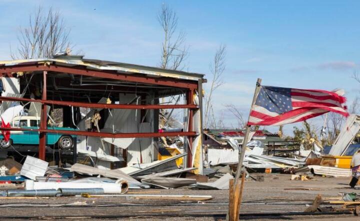 Tornado w USA  / autor: PAP/EPA/ADDISON LEBOUTILLIER