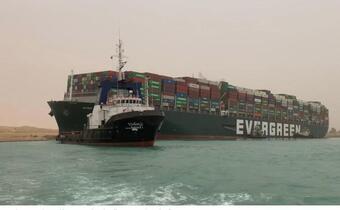 Gigantyczny korek na Kanale Sueskim! Kontenerowiec blokuje 150 statków