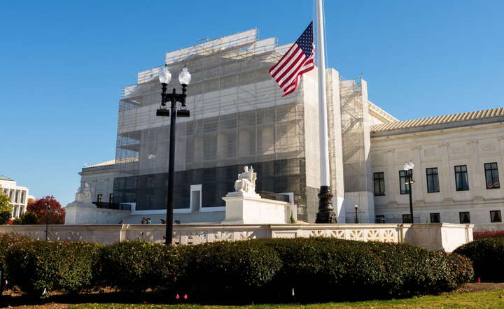 Siedziba Sądu Najwyższego USA w Waszyngtonie / autor: PAP/ EPA/AARON SCHWARTZ