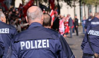 Niemcy: Ataki na policjantów we Frankfurcie i Darmstadt