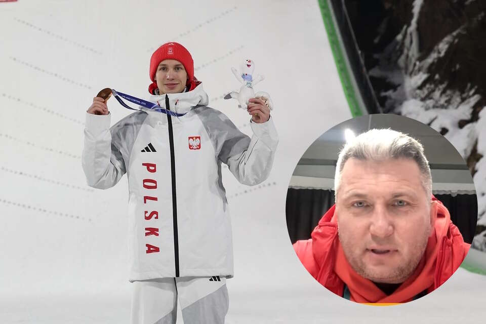 Na zdjęciu Kacper Tomasiak (brąz), podczas dekoracji po konkursie skoków narciarskich na dużej skoczni w Predazzo; w miniaturze prezes PKOl podczas łączenia z Telewizją wPolsce24 / autor: PAP/Grzegorz Momot, Telewizja wPolsce24