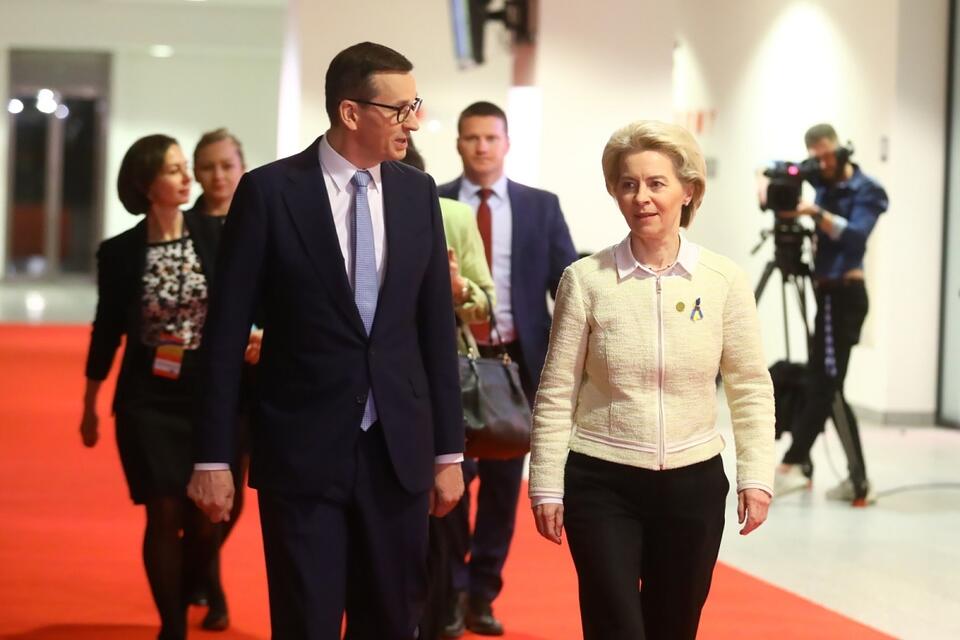 Premier Mateusz Morawiecki i Ursula von der Leyen / autor: PAP/Rafał Guz