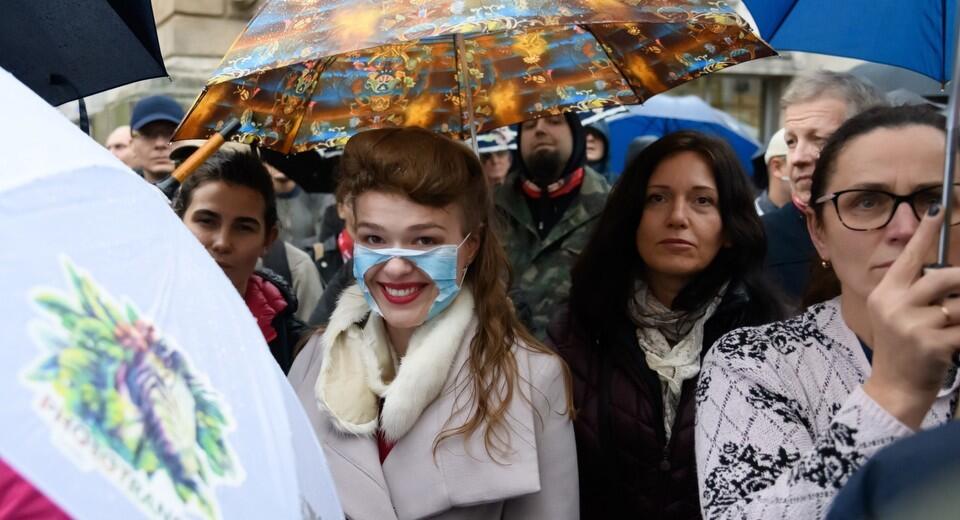 Sobotni protest 'antymaseczkowców' w Poznaniu.  / autor: Jakub Kaczmarczyk / PAP