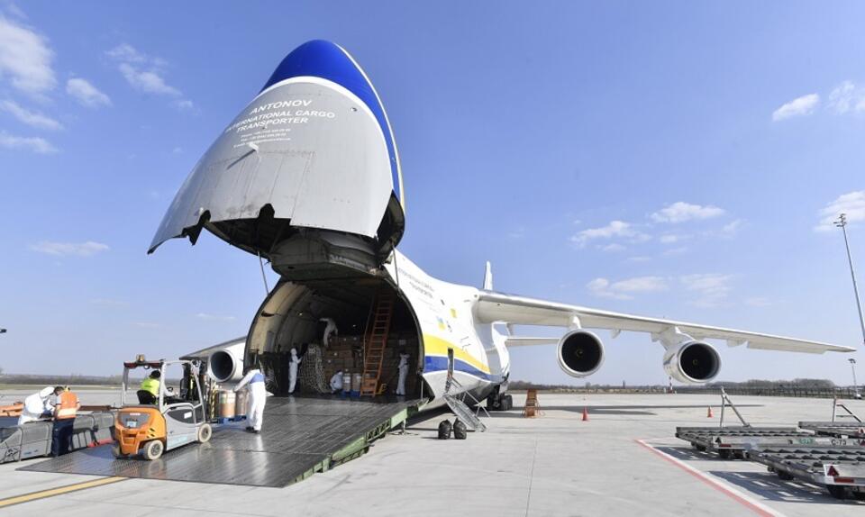 Antonov 124-100M / autor: PAP/EPA