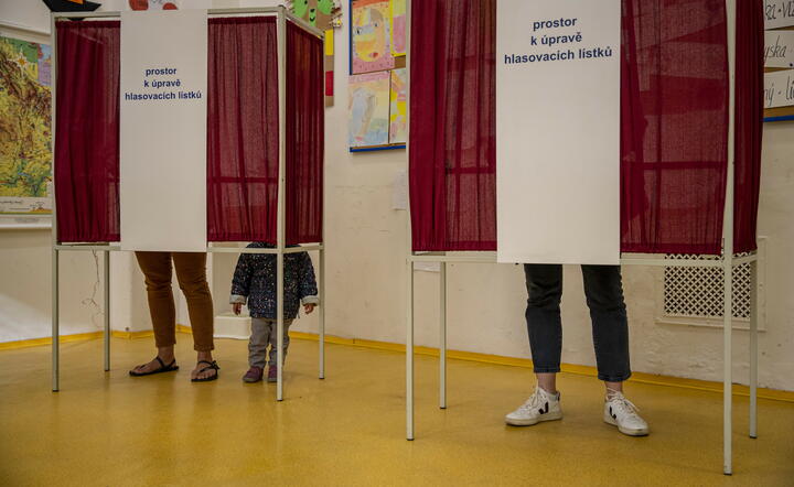 Wybory w Czechach / autor: PAP/EPA/MARTIN DIVISEK