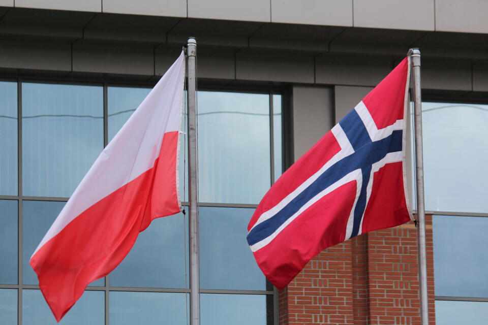 Flaga Polski i Norwegii. / autor: Fratria