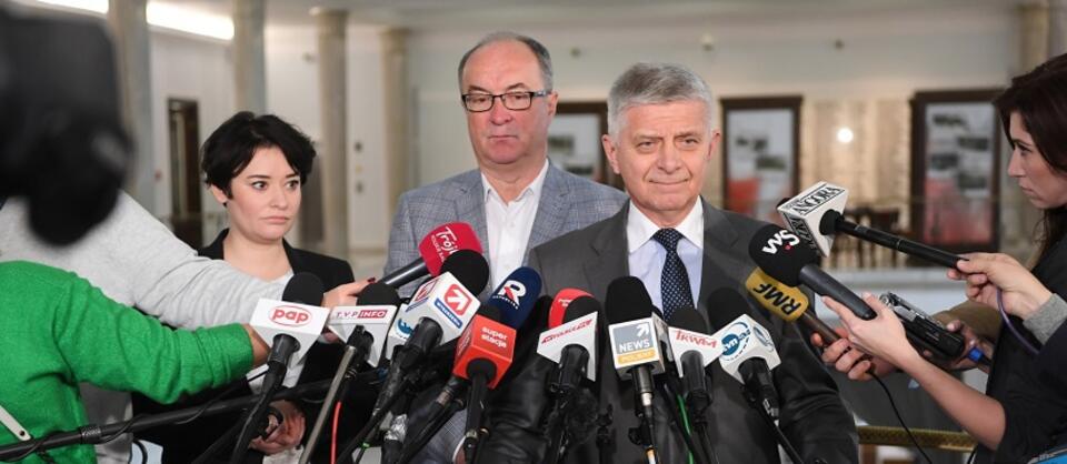 Marek Belka, lider SLD Włodzimierz Czarzasty i rzeczniczka SLD Anna Maria Żukowska / autor: PAP/Piotr Nowak