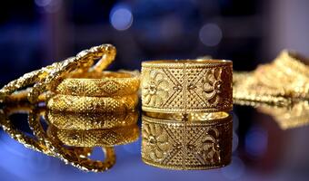 Szwajcaria nakłada sankcje na złoto i biżuterię z Rosji