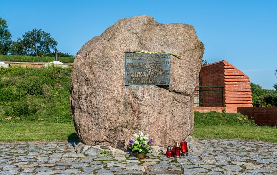 Kamień ku pamięci Dzieci Zamojszczyzny / autor: Fratria